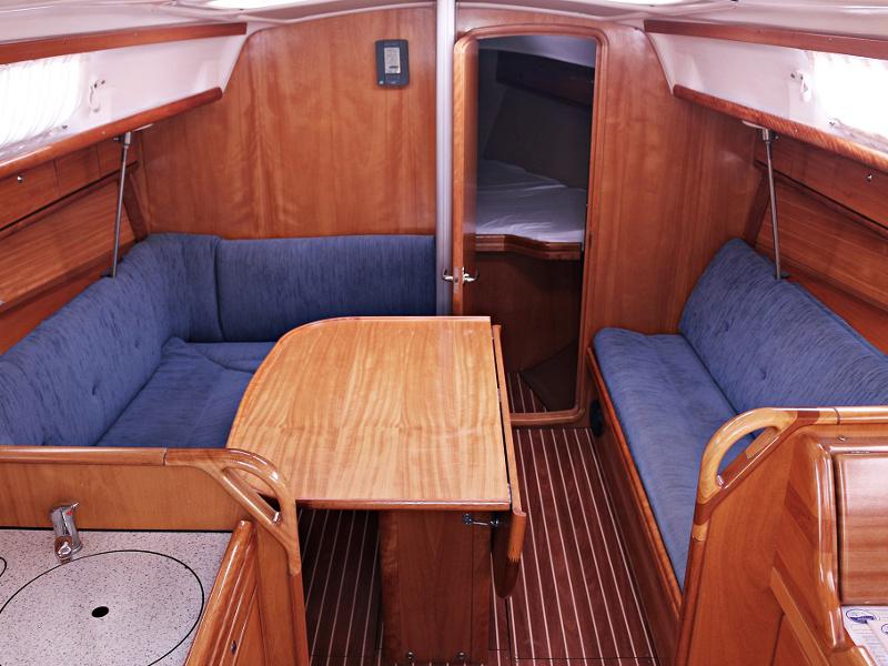 Book yachts online - sailboat - BAVARIA 33 C - ALMA - rent