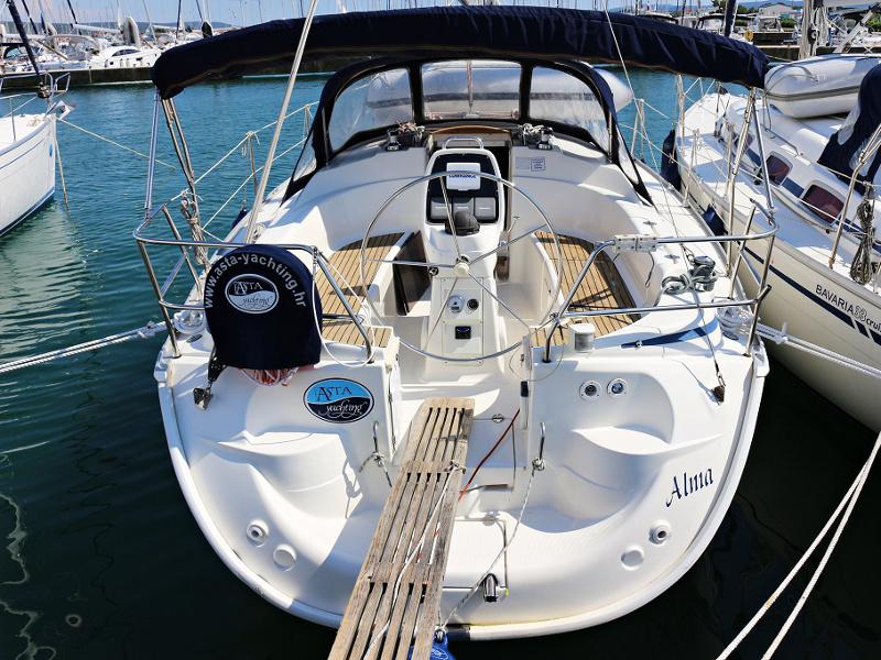 Book yachts online - sailboat - BAVARIA 33 C - ALMA - rent