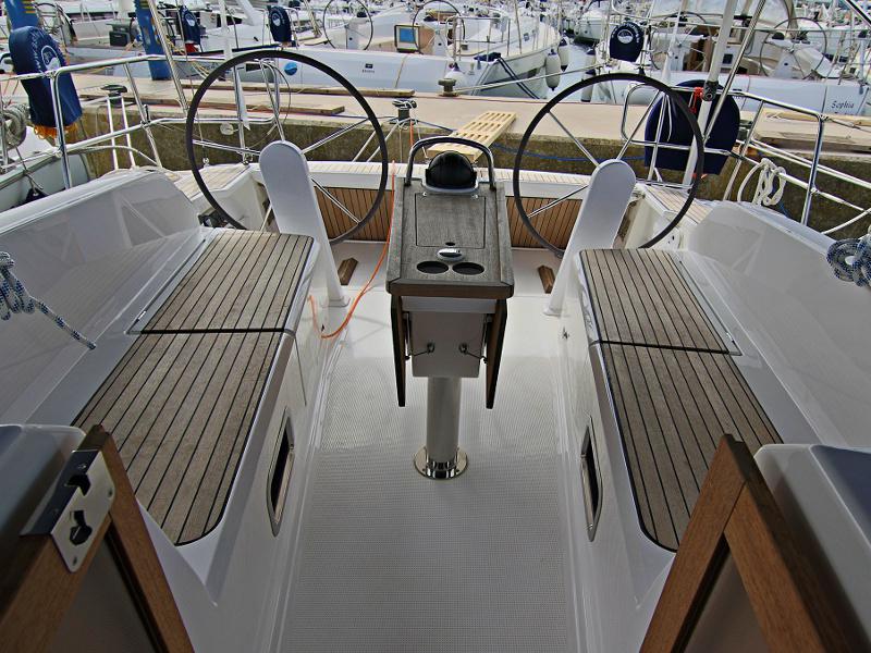 Book yachts online - sailboat - BAVARIA C 41 BT - PATRIZIA - rent