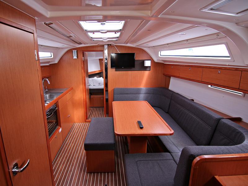Book yachts online - sailboat - BAVARIA C 41 BT - PATRIZIA - rent