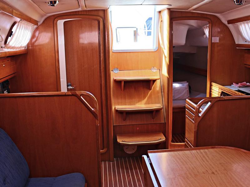 Book yachts online - sailboat - BAVARIA 33 C - NADA - rent