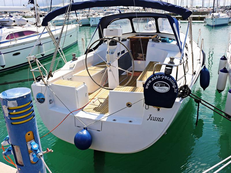 Book yachts online - sailboat - HANSE 350 - IVANA - rent