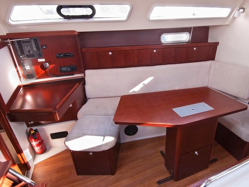 Book yachts online - sailboat - HANSE 350 - IVANA - rent