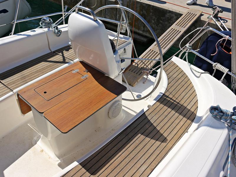 Book yachts online - sailboat - BAVARIA 33 C - MANDA - rent