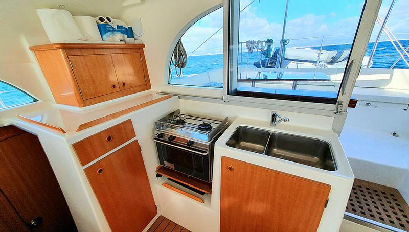 Book yachts online - catamaran - Lagoon 380 - Mahi Mahi - rent