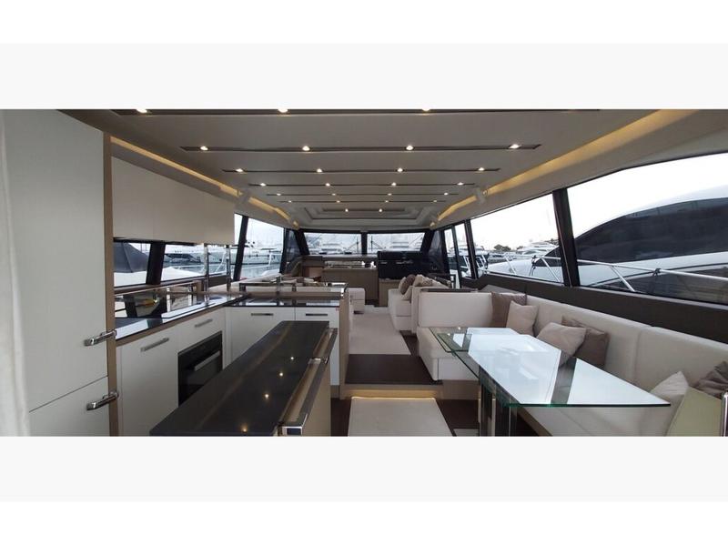 Book yachts online - motorboat - Prestige 680 S - Smeralda Blu - rent