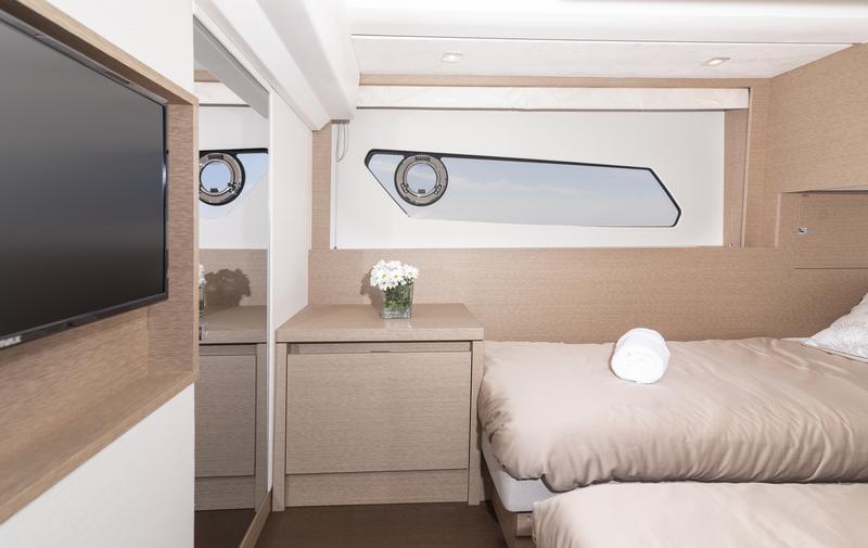 Book yachts online - motorboat - Prestige 460 Fly - Adudu 2 - rent
