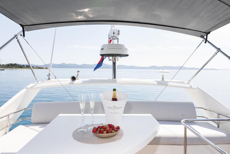 Book yachts online - motorboat - Prestige 460 Fly - Adudu 2 - rent