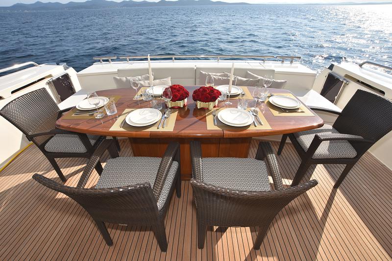 Book yachts online - motorboat - Ferretti 780 - Tesoro - rent
