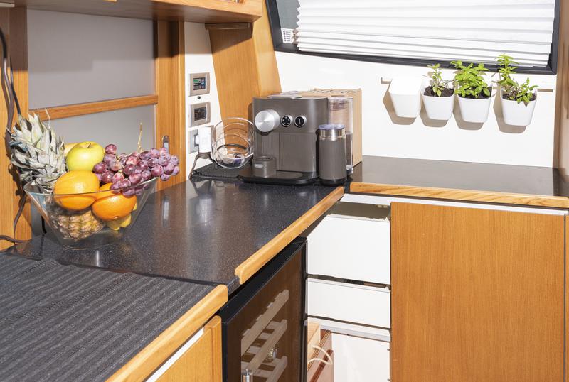Book yachts online - motorboat - Ferretti 780 - Tesoro - rent