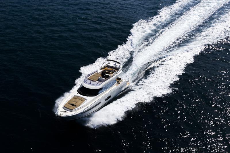 Book yachts online - motorboat - Prestige 550 Fly - Floria - rent