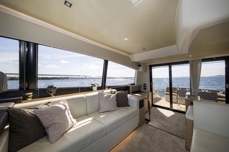 Book yachts online - motorboat - Prestige 550 Fly - Floria - rent