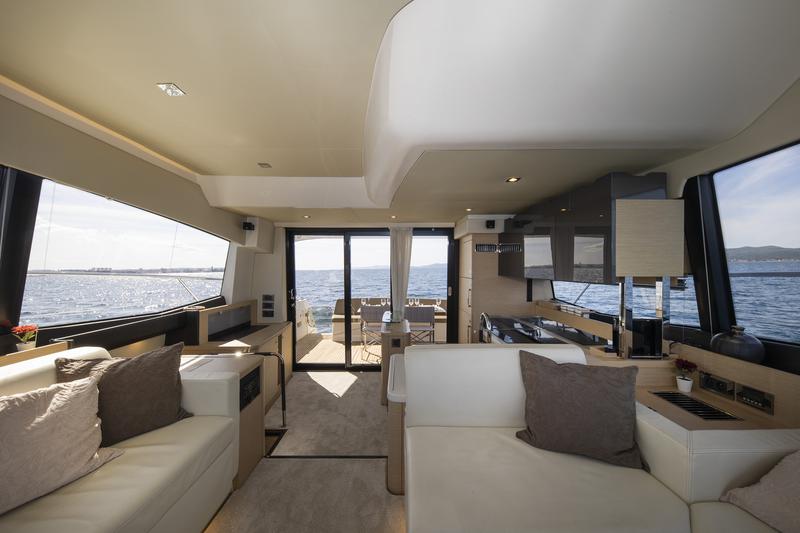 Book yachts online - motorboat - Prestige 550 Fly - Floria - rent