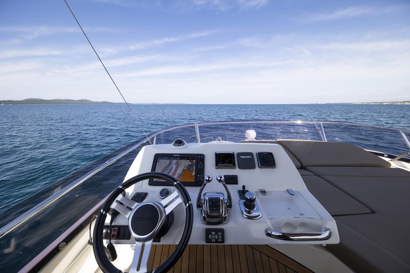 Book yachts online - motorboat - Prestige 550 Fly - Floria - rent