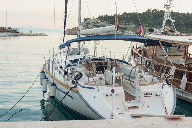 Book yachts online - sailboat - Bavaria 44 - TARISA  - rent