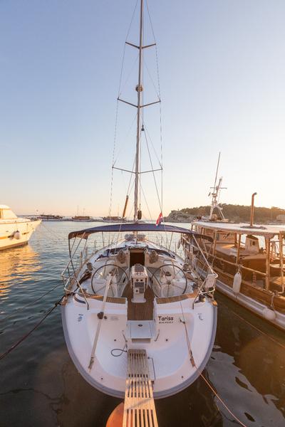 Book yachts online - sailboat - Bavaria 44 - TARISA  - rent