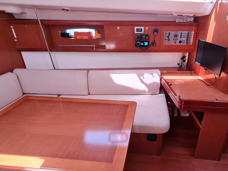 Book yachts online - sailboat - Oceanis 43 - BLACK SHEEP - rent