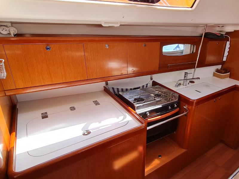 Book yachts online - sailboat - Oceanis 43 - BLACK SHEEP - rent