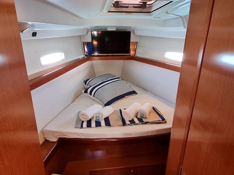 Book yachts online - sailboat - Oceanis 43 - BLACK SHEEP - rent