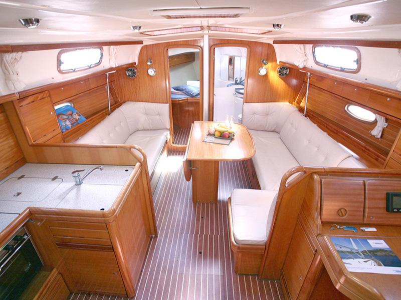 Book yachts online - sailboat - Bavaria 37 Cruiser - Nestor - rent