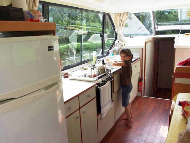 Book yachts online - motorboat - Sedan 1170 - BOURGOGNE FR - rent