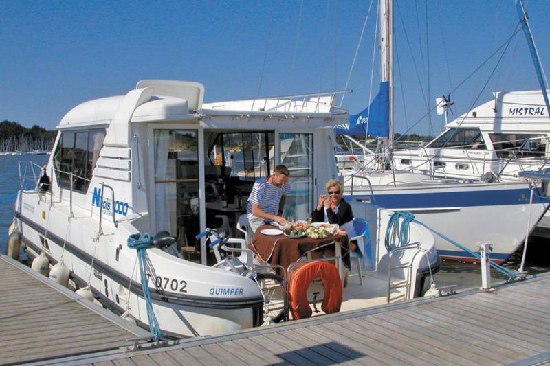 Book yachts online - motorboat - Sedan 1000 - LEPINOY FR - rent
