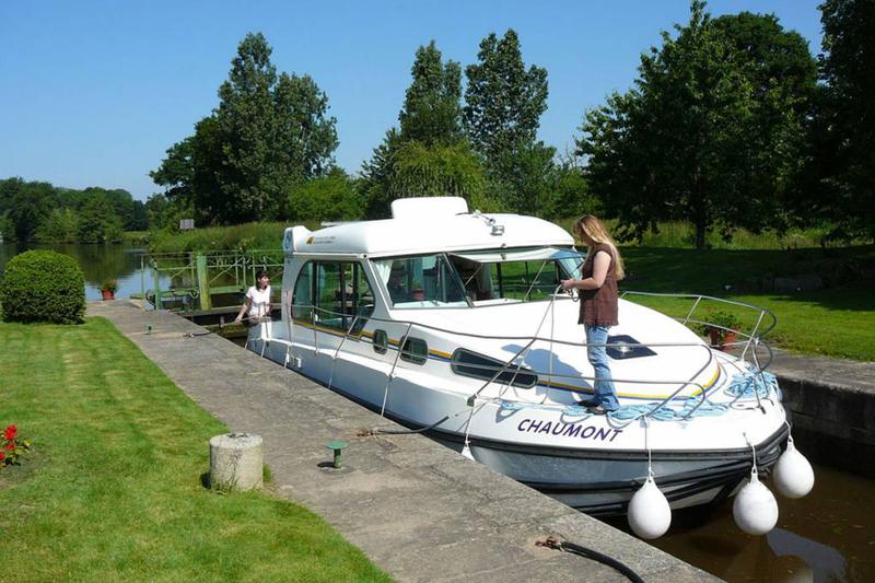 Book yachts online - motorboat - Sedan 1000 - LEPINOY FR - rent
