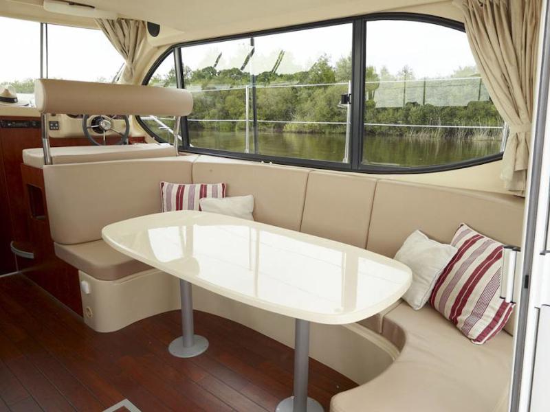 Book yachts online - motorboat - Estivale Octo - CHABLIS FR - rent