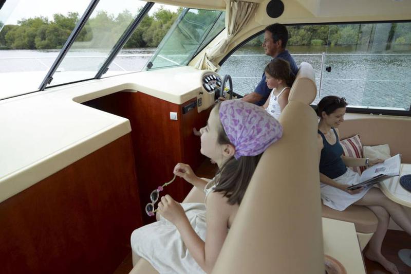 Book yachts online - motorboat - Estivale Octo - CHABLIS FR - rent