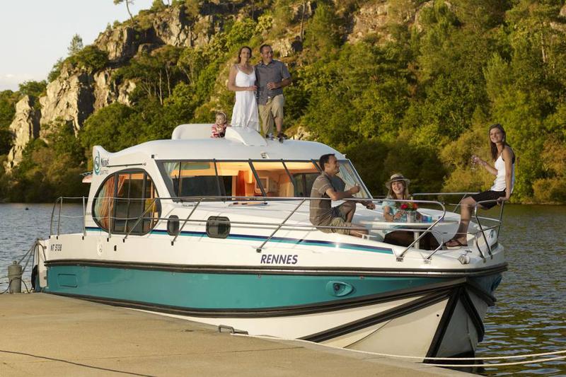 Book yachts online - motorboat - Estivale Quattro - SULLY FR - rent