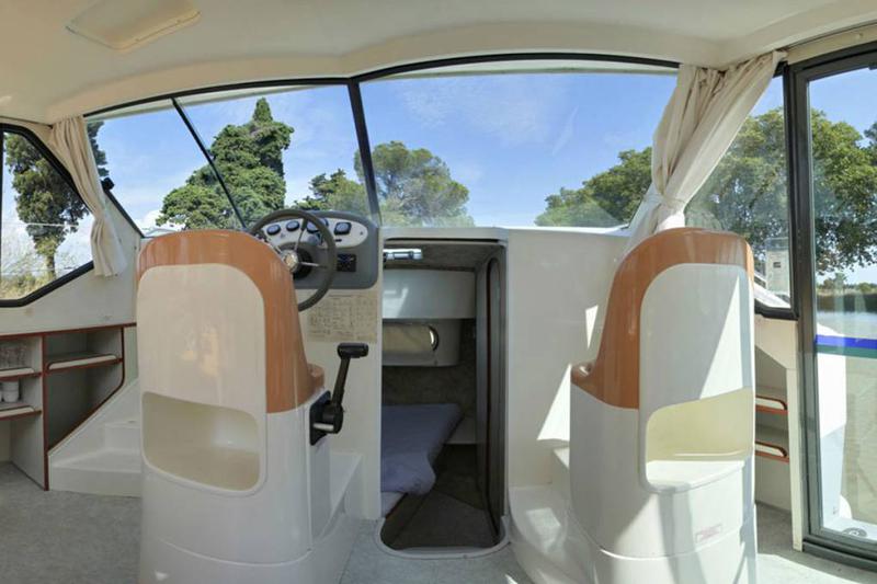 Book yachts online - motorboat - Confort 900 DP - BRIARE FR - rent