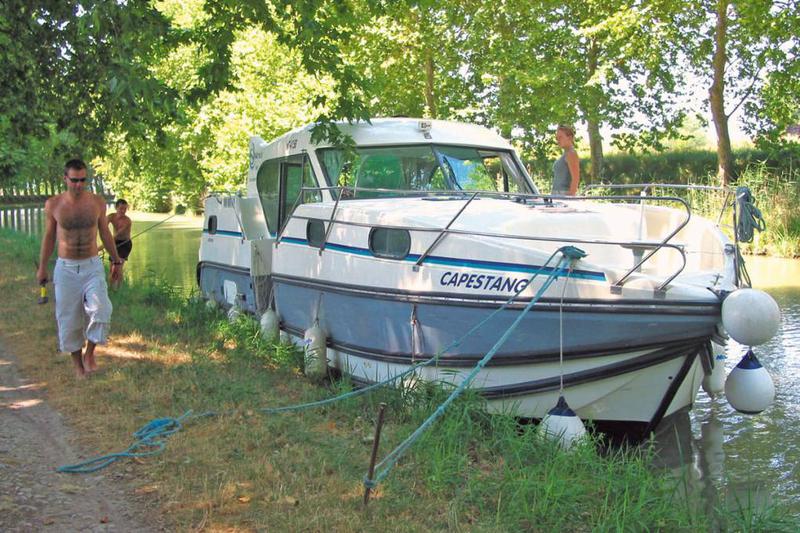 Book yachts online - motorboat - Confort 1100 - SERMOISE FR - rent