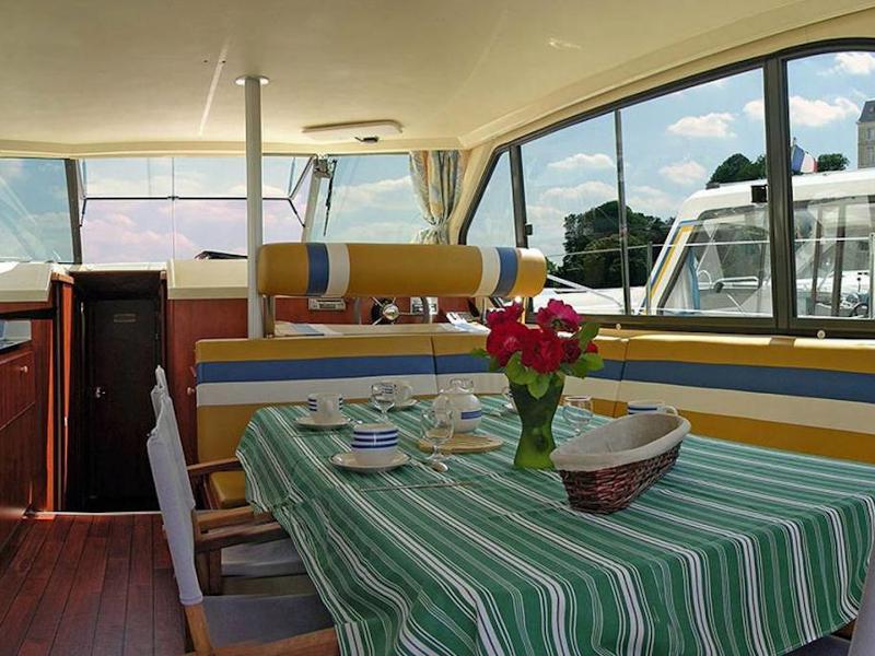 Book yachts online - motorboat - Sedan 1160 - CLAMECY FR - rent