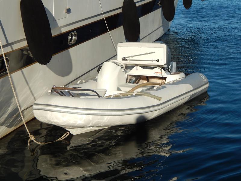 Book yachts online - motorboat - Azimut 76 - Golden Eagle - rent