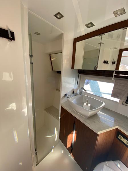 Book yachts online - motorboat - Galeon 550 Sky - GREMIX - rent