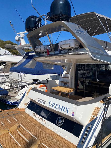 Book yachts online - motorboat - Galeon 550 Sky - GREMIX - rent