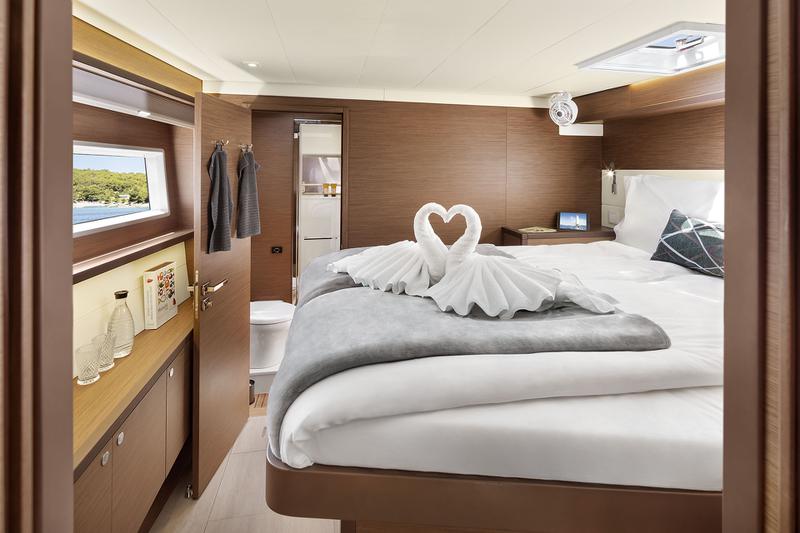 Book yachts online - catamaran - Lagoon 52 F owner version - EMERALD GEMINI - rent