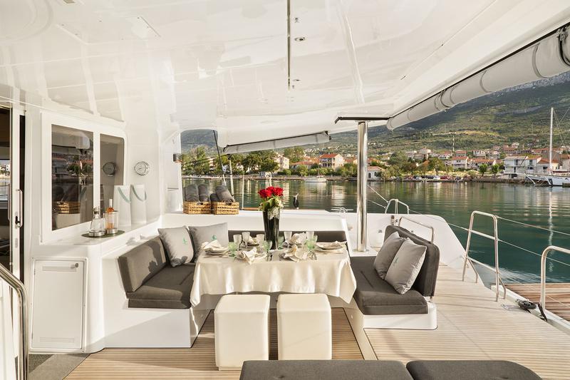 Book yachts online - catamaran - Lagoon 52 F owner version - EMERALD GEMINI - rent