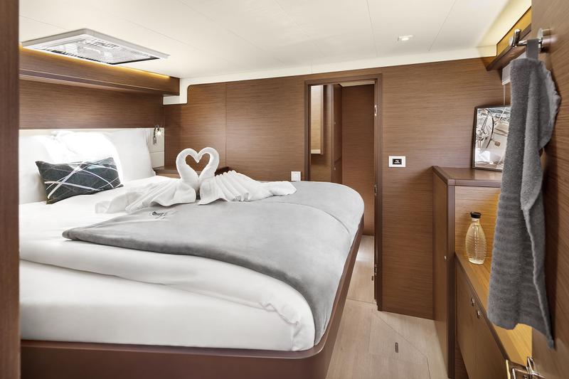 Book yachts online - catamaran - Lagoon 52 F owner version - EMERALD GEMINI - rent