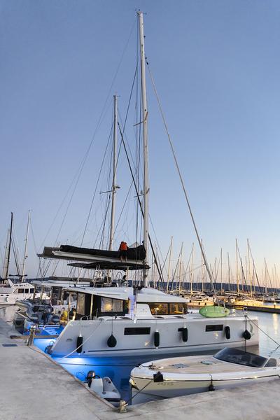 Book yachts online - catamaran - Lagoon 52 F owner version - EMERALD GEMINI - rent