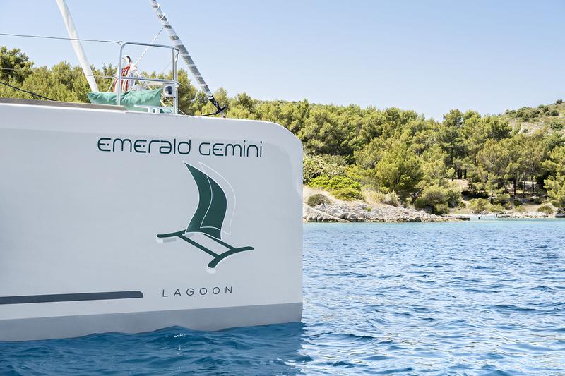 Book yachts online - catamaran - Lagoon 52 F owner version - EMERALD GEMINI - rent