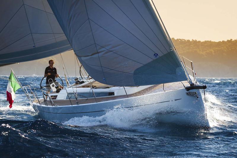 Book yachts online - sailboat - Grand Soleil 43 - Super G - rent