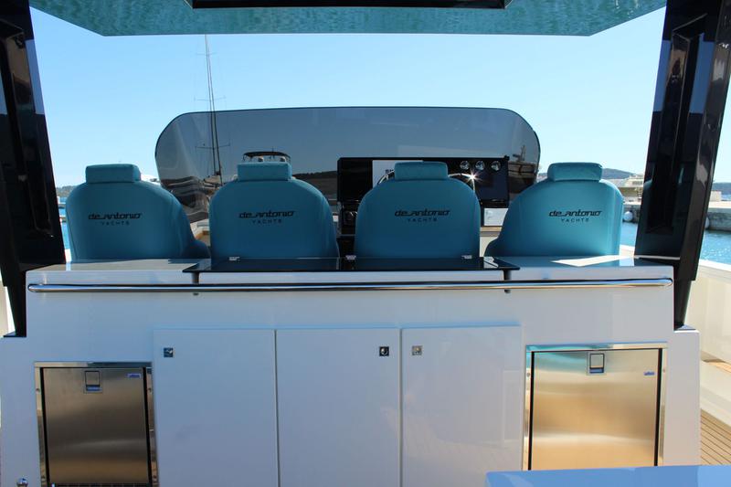 Book yachts online - motorboat - De Antonio D42 Open - ERAGON - rent