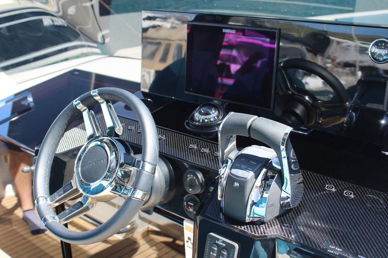 Book yachts online - motorboat - De Antonio D42 Open - ERAGON - rent