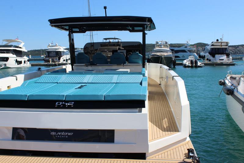 Book yachts online - motorboat - De Antonio D42 Open - ERAGON - rent