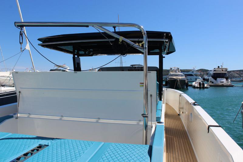 Book yachts online - motorboat - De Antonio D42 Open - ERAGON - rent