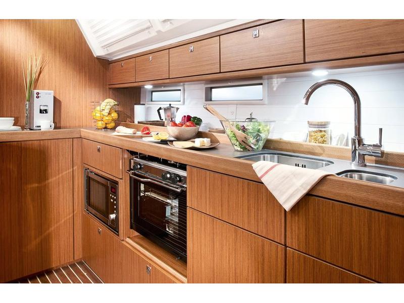 Book yachts online - sailboat - Bavaria 46 Cruiser - Sail Deneb - rent