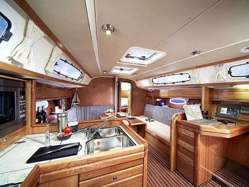 Book yachts online - sailboat - Bavaria Cruiser 34 - Cora - rent
