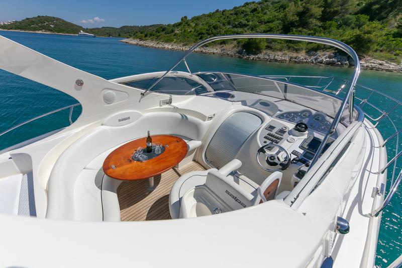 Book yachts online - motorboat - Salpa 38.5 - ICTIS - rent