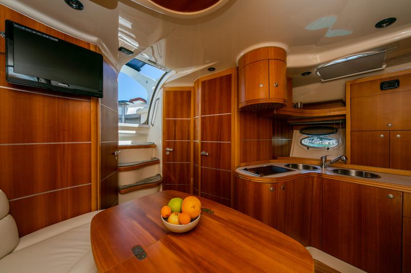 Book yachts online - motorboat - Salpa 38.5 - ICTIS - rent